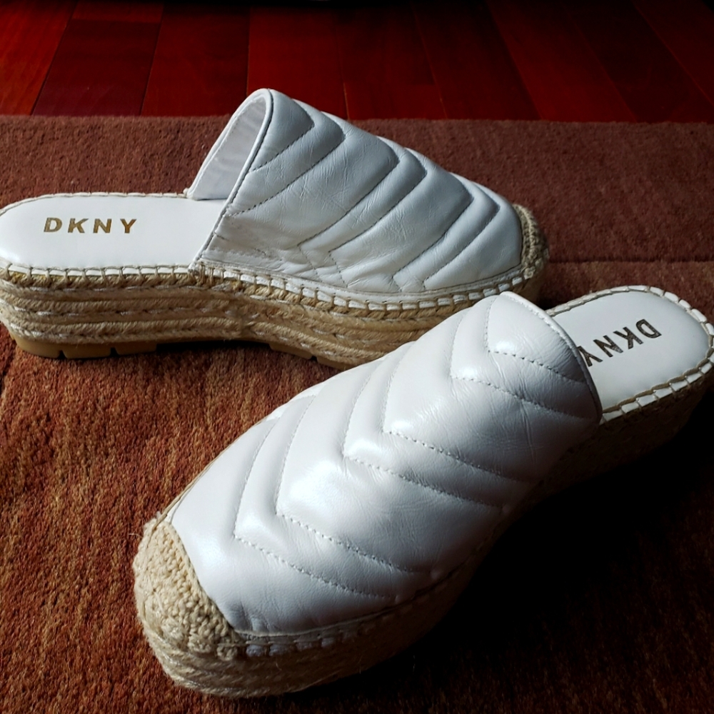 DKNY Women’s Ricki Espadrilles woven slip on Size 8 brand new white